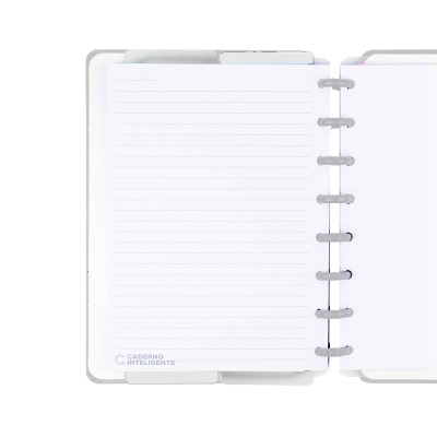 Caderno inteligente com folhas pautadas e argolas cinzentas