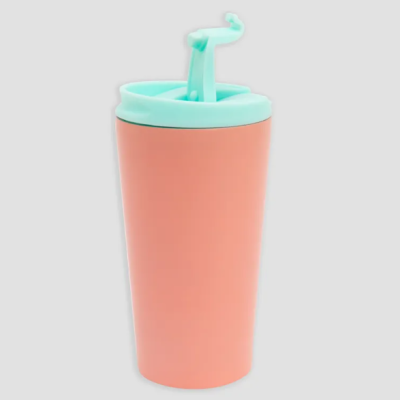 Copo reutilizável laranja com tampa azul-claro