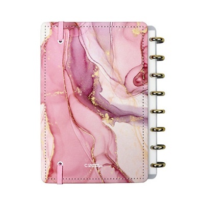 Capa rosa para agenda com padrão marmorizado dourado e argolas metálicas douradas