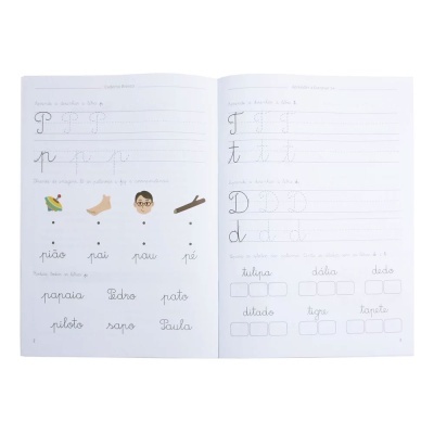 Caderno aberto com lições de caligrafia em português