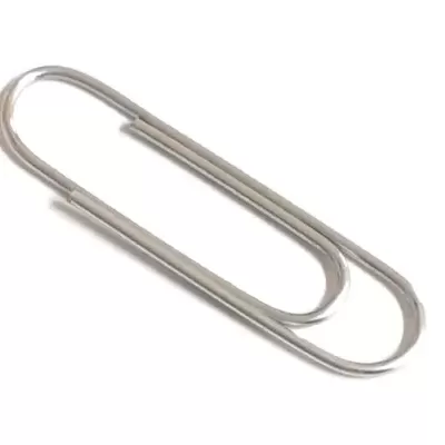 Clipe de papel metálico prateado