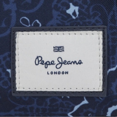 Etiqueta Pepe Jeans em tecido azul com padrão abstrato