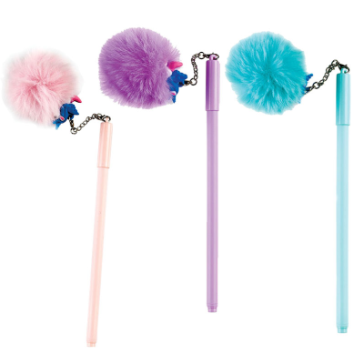 Conjunto de três canetas coloridas com apontadores de pelúcia pendurados