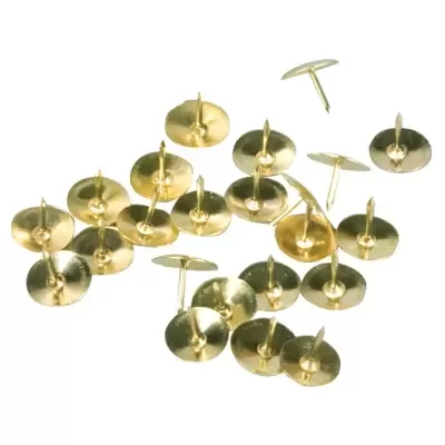 tachas metálicas douradas com base redonda e ponta afiada