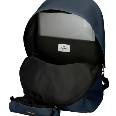 Mochila azul escura aberta com interior preto e etiqueta Pepe Jeans.