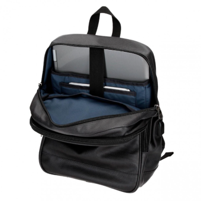 Mochila preta aberta mostrando interior azul e compartimentos