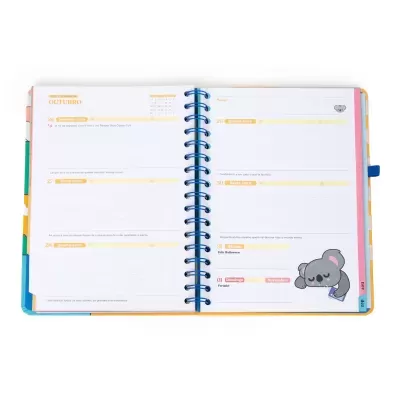 Agenda semanal aberta com desenhos de coala e escrita em português.