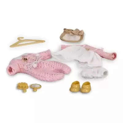 Conjunto de roupinha para boneca em malha cor de rosa, branco e bege com acessórios pequeninos e cabide.