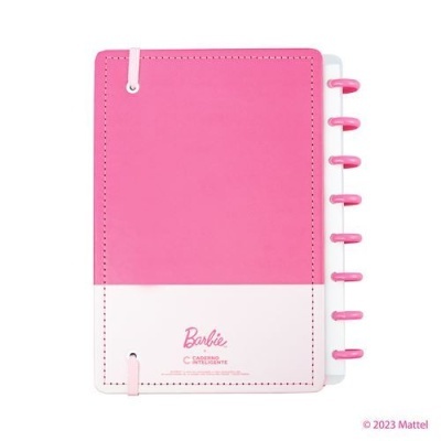 Caderno de argolas rosa e branco com texto Barbie na capa