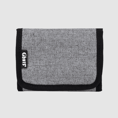 Carteira cinzenta com acabamento preto e etiqueta Gibus