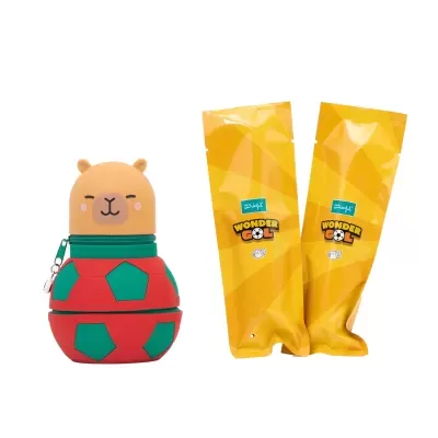 Boneca de urso e dois pacotes amarelos