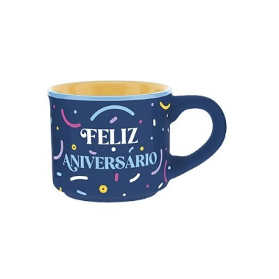 Caneca azul escura com texto Feliz Aniversário e padrões coloridos