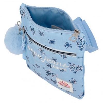 Mala pequena azul claro com padrão floral e pompom