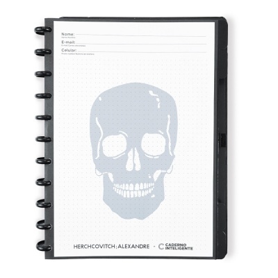 Caderno preto com argolas e folha com desenho de crânio cinza