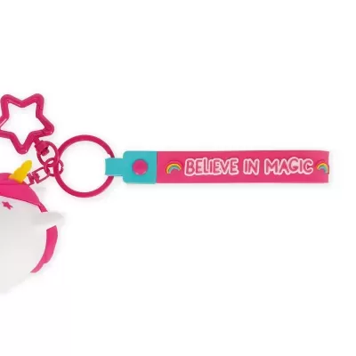Porta-chaves cor-de-rosa e azul com texto BELIEVE IN MAGIC e figura de unicórnio
