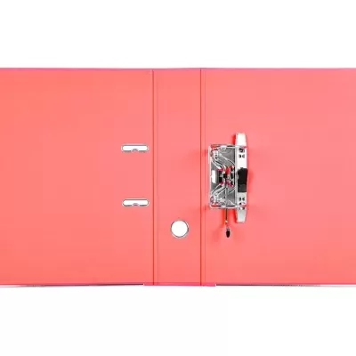 Pasta de arquivo vermelha aberta com mecanismos de prender folhas