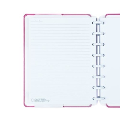 Caderno inteligente rosa aberto mostrando folhas pautadas brancas com texto na parte inferior