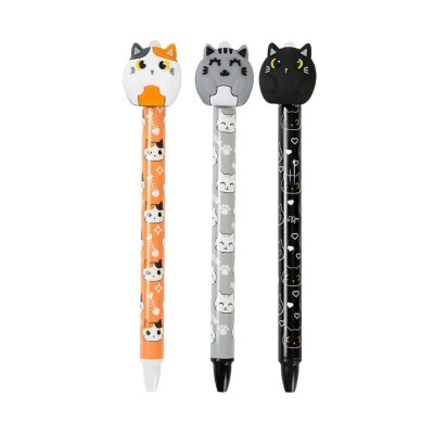 Três canetas com acessórios em forma de cabeça de gato nas cores laranja, cinza e preto.