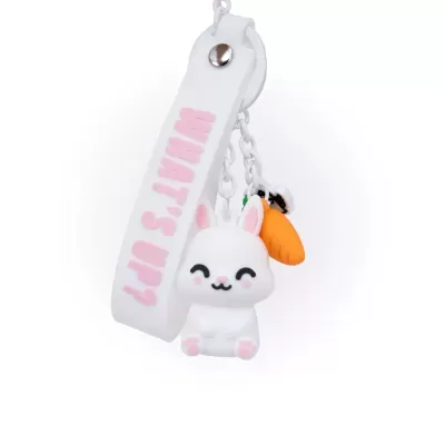 Pendente de chave coelho branco com cenoura e fita branca WHAT'S UP?