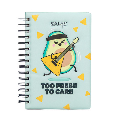 Caderno espiral azul claro com ilustração de abacate e texto