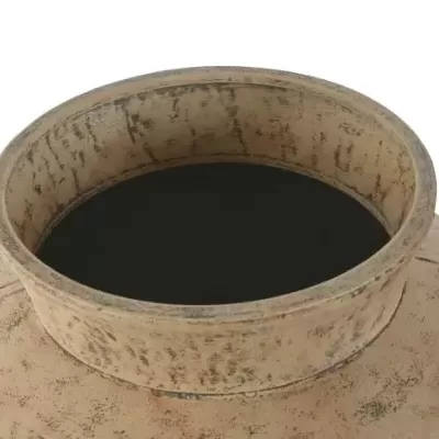 Vaso de cerâmica bege com textura envelhecida e abertura larga.