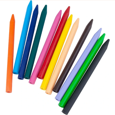 Lápis de cera coloridos em várias cores dispostos lado a lado