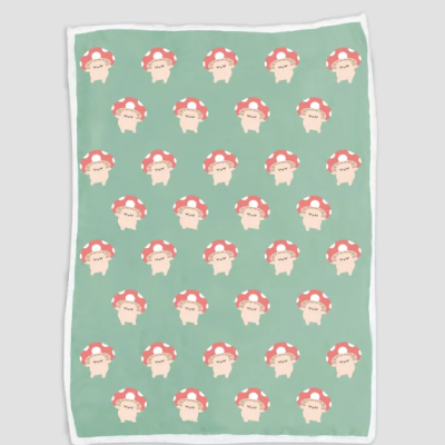 Manta verde com padrão de cogumelos e borda branca felpuda