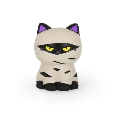 Figura decorativa de gato múmia em tecido branco com olhos amarelos e orelhas roxas
