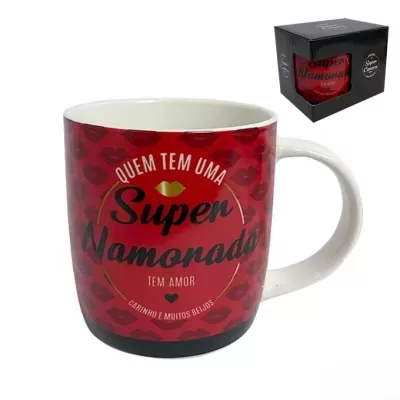 Caneca vermelha com texto e padrão de lábios