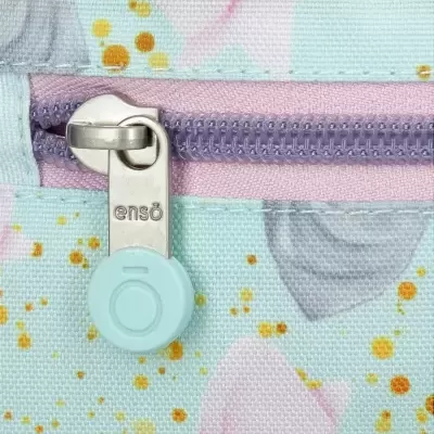 Fecho éclair roxo com cursor metálico 'ensō' em tecido estampado com corações cinzentos e rosas e pontos amarelos e laranja