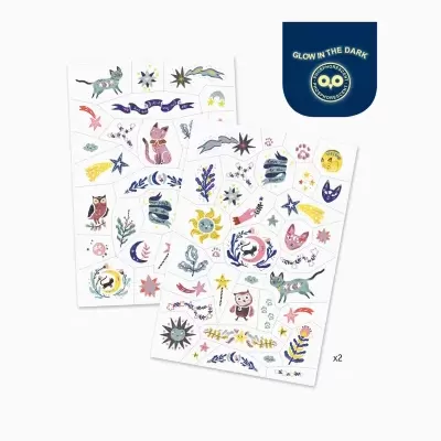 Folhas de autocolantes coloridos e etiqueta azul com texto