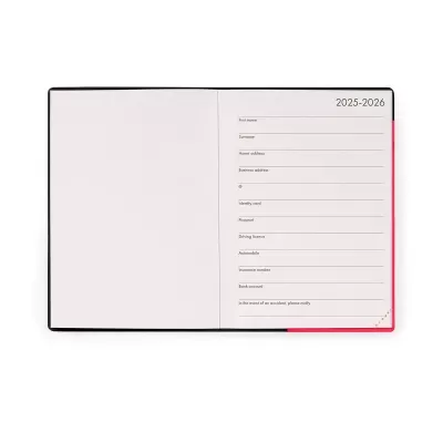 Caderno aberto com página para dados pessoais 2025-2026, capa preta