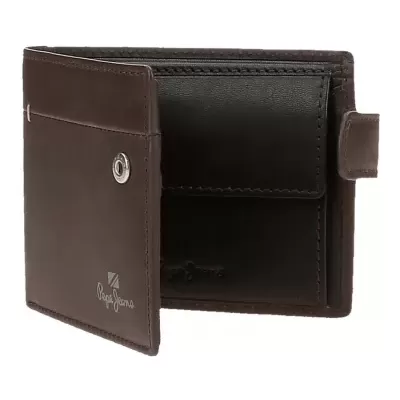 Carteira masculina em couro castanho com fecho de botão de pressão e marca Pepe Jeans