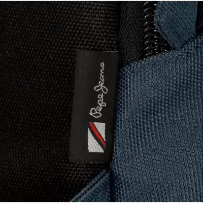 Etiqueta de tecido Pepe Jeans preta com logótipo colorido em tecido azul e preto com fecho.
