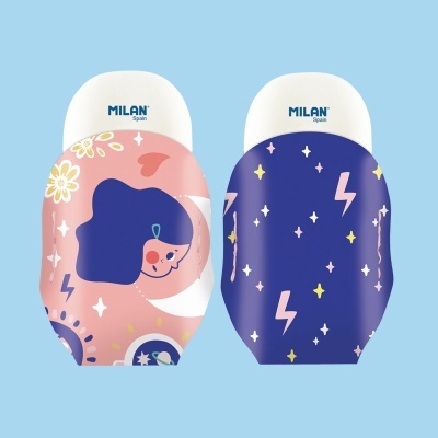 Dois apagadores coloridos MILAN com padrões celestes e rosto, fundo rosa e azul.