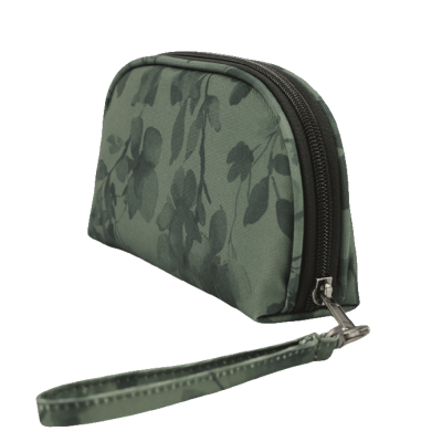 Bolsa pequena verde com padrão floral escuro e alça de pulso