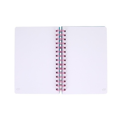 Caderno aberto de espiral com páginas brancas e espiral colorida.