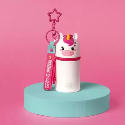 Estojo de unicórnio branco com detalhes rosa e amarelo e chaveiro com texto