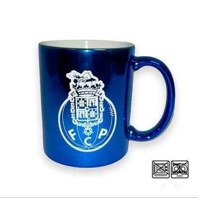 Caneca cerâmica azul metálica com brasão e letras FCP brancas