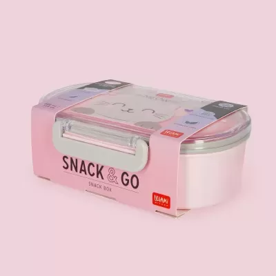 Caixa para snacks rosa com tampa decorada com desenho de gato e embalagem com texto LEGAMI MILANO e SNACK & GO