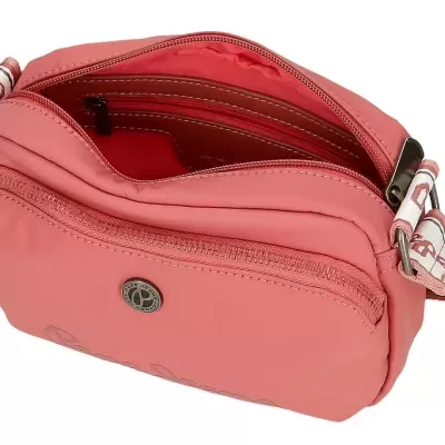 Bolsa pequena rosa com fecho aberto e alça decorada com letras BR