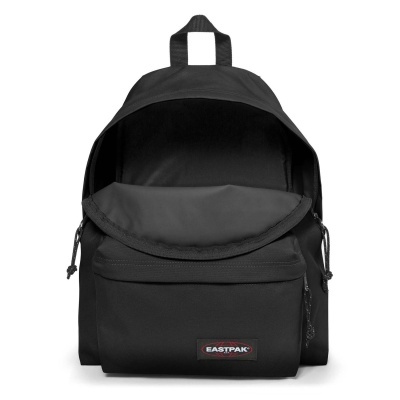 Mochila preta EASTPAK com bolso e alça superior em fundo branco