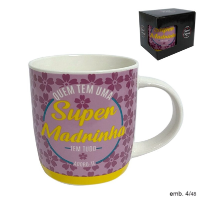 Caneca rosa com padrão floral e texto dedicado a madrinha, com embalagem preta
