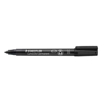Marcador permanente preto STAEDTLER Lumocolor com tampa e corpo pretos.