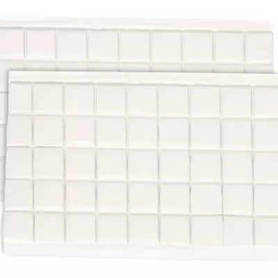 Folhas de azulejos brancos com padrão de quadrados