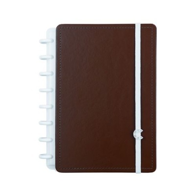 Caderno de capa dura castanha com argolas brancas e elástico branco de fecho