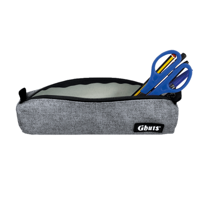 Estojo cinzento com zipper preto aberto mostrando tesoura azul e lápis amarelo