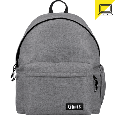Mochila cinzenta com bolso frontal e etiqueta Ghuts
