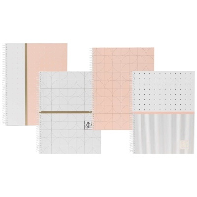 Quatro cadernos espiral com capas decoradas com padrões geométricos e o texto UNIQLO