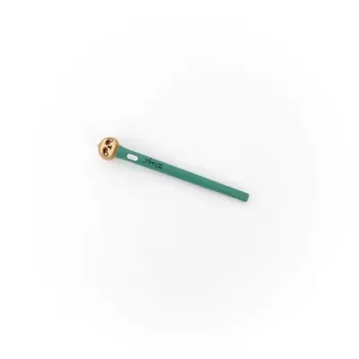 Caneta verde com tampa em forma de face de preguiça